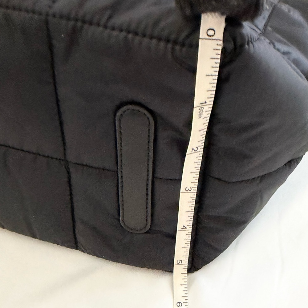 Lululemon Quilted Grid Small Tote, Black - Picture 16 of 16